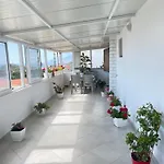 Апартаменты Summerland Lukove