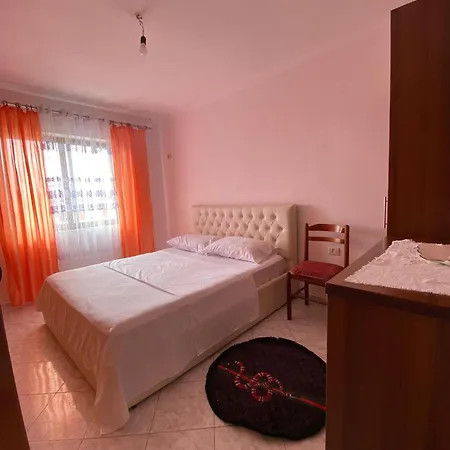 Summerland Lukove Apartment *